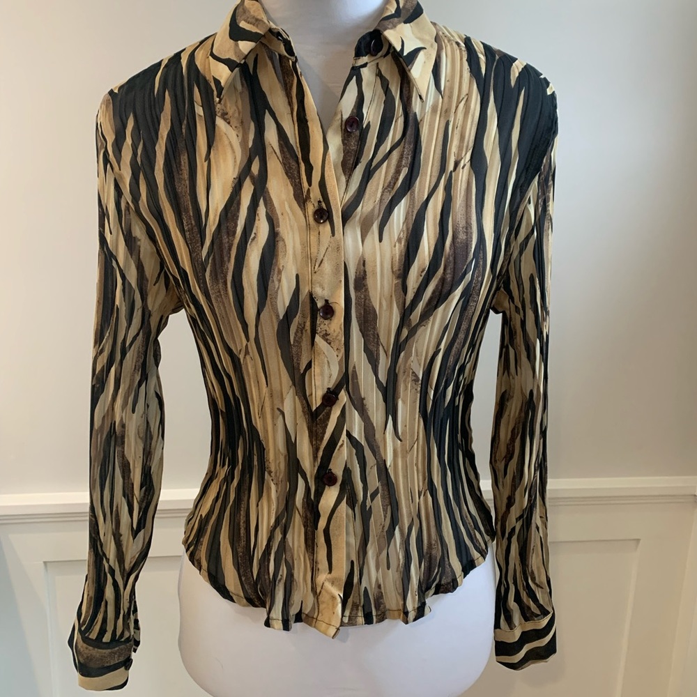 CDW Sheer pleated print blouse